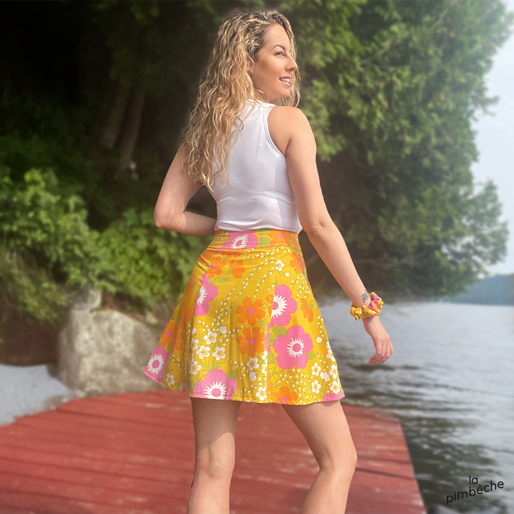 Mini-jupe A-line – Fleur jaune vintage 🌼